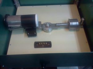 odlewarka z wbudowanym piecem oporowym do topienia metali szlachetnych