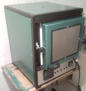 Piec hartowniczy z regulatorem manualnym i krzywą wypału