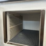 komora pieca hartowniczego na ścianie znajdują się elementy grzejne ze spiralami z drutu oporowego kanthal